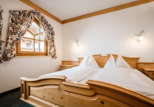 Bett im Schlafzimmer