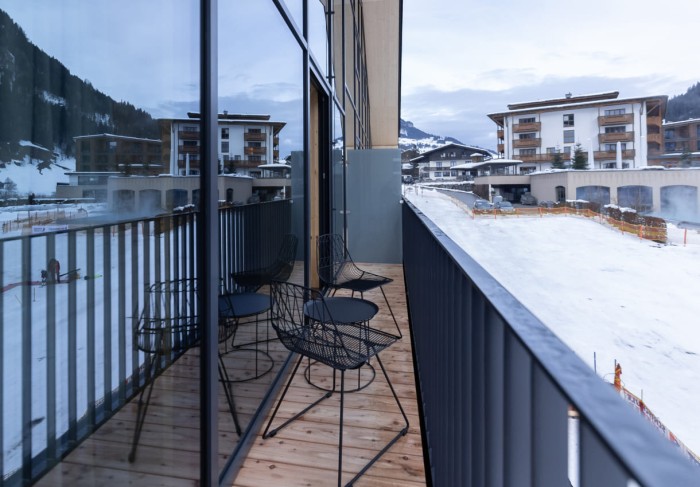 Loggia oder Balkon mit Stühlen