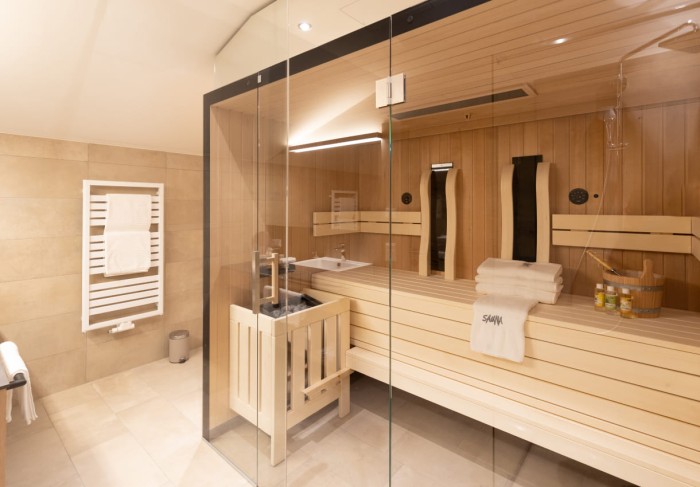 Eigene Wellnesskabine mit Sauna und Infrarot im Badezimmer