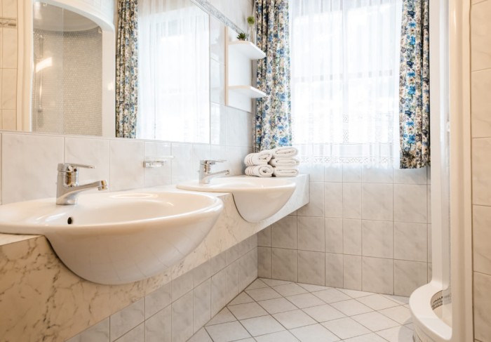 Badezimmer mit 2 Waschbecken