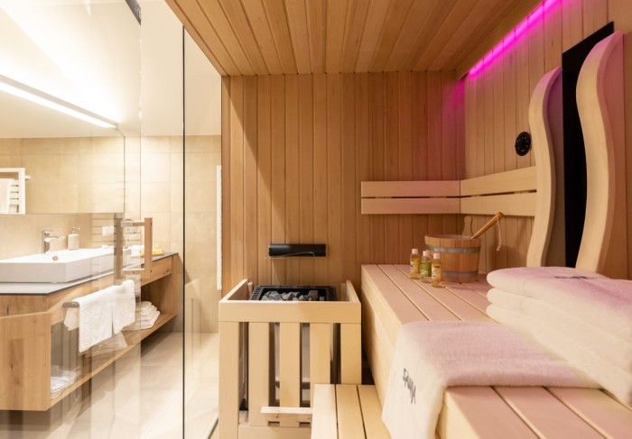 Badezimmer mit Finnischer Sauna und infrarot