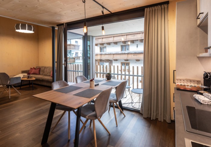 Essecke mit Sicht nach draußen