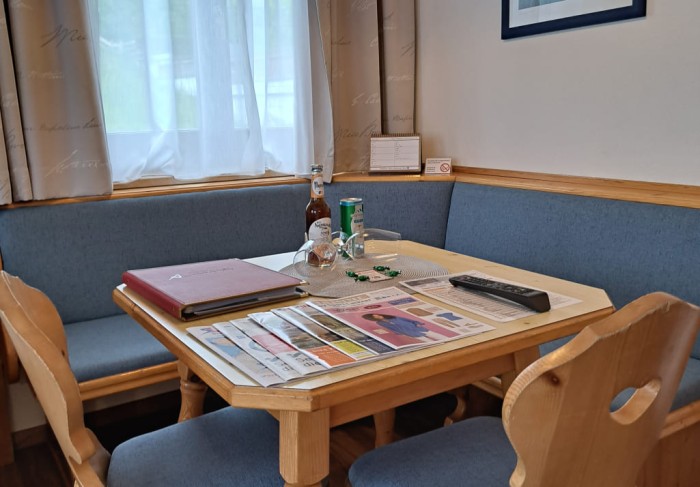 Esstisch und Sitzecke