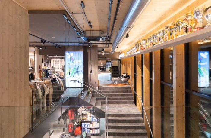 Mehrstöckiges Sportgeschäft - direkt in den Häusern daneben, wohnen Sie, liebe Gäste!