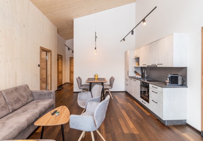 Küchenzeile und Esstisch im Premium Loft in Großarl