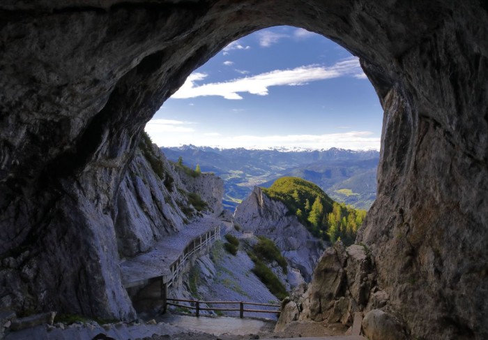 Ausblick vom Eingang zur Eisriesenwelt Werfen &copy; www.grossarltal.info