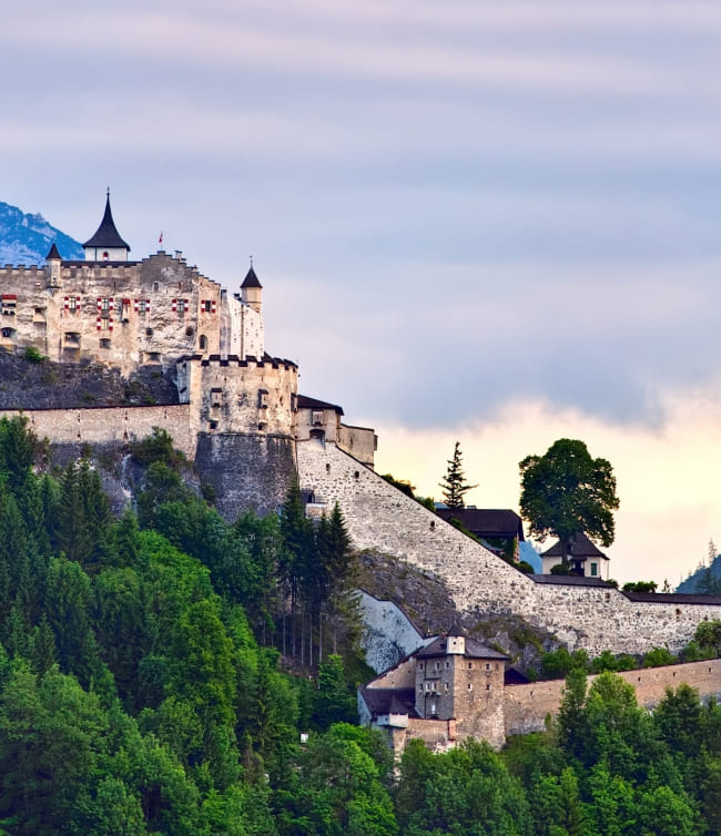 Burg Hohenwerfen © shutterstock.com