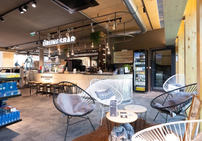 Bar und Lounge bei Intersport Lackner