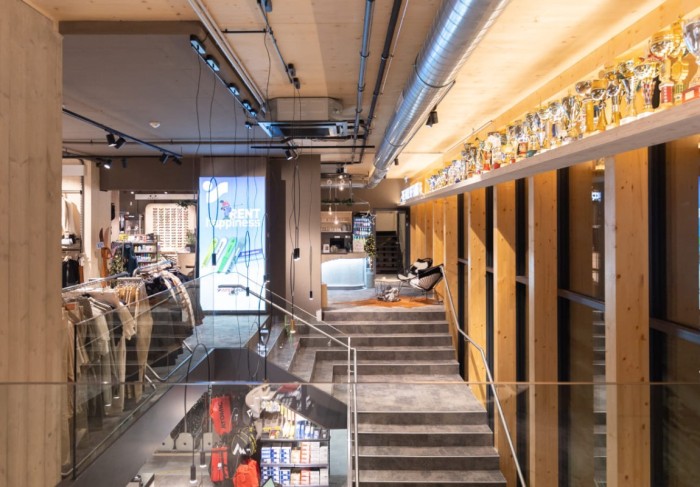 2-stöckiges Sportgeschäft