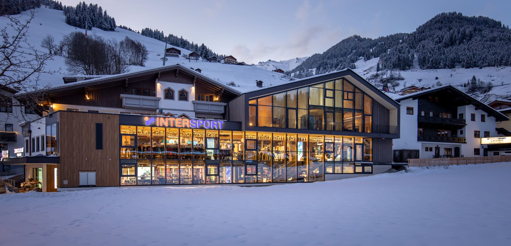 Außenansicht Appartementhaus im Winter