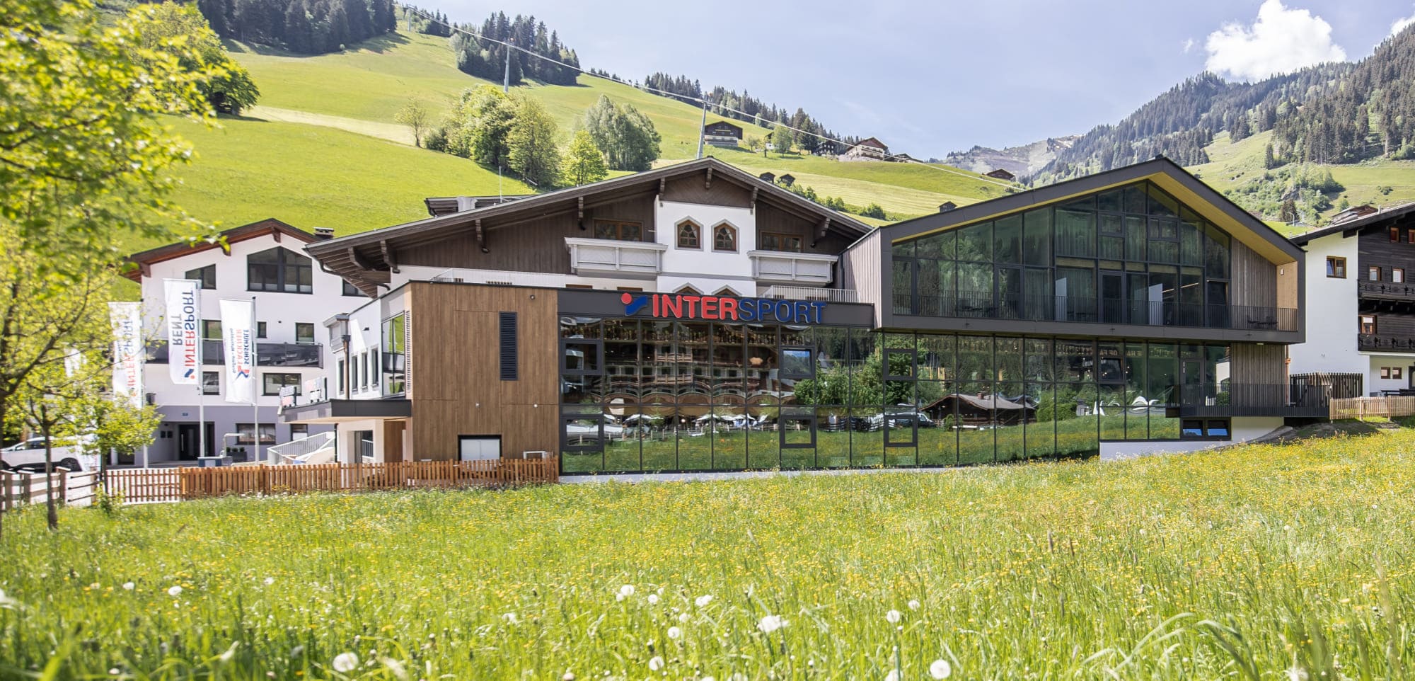 Sommeransicht Appartementhaus